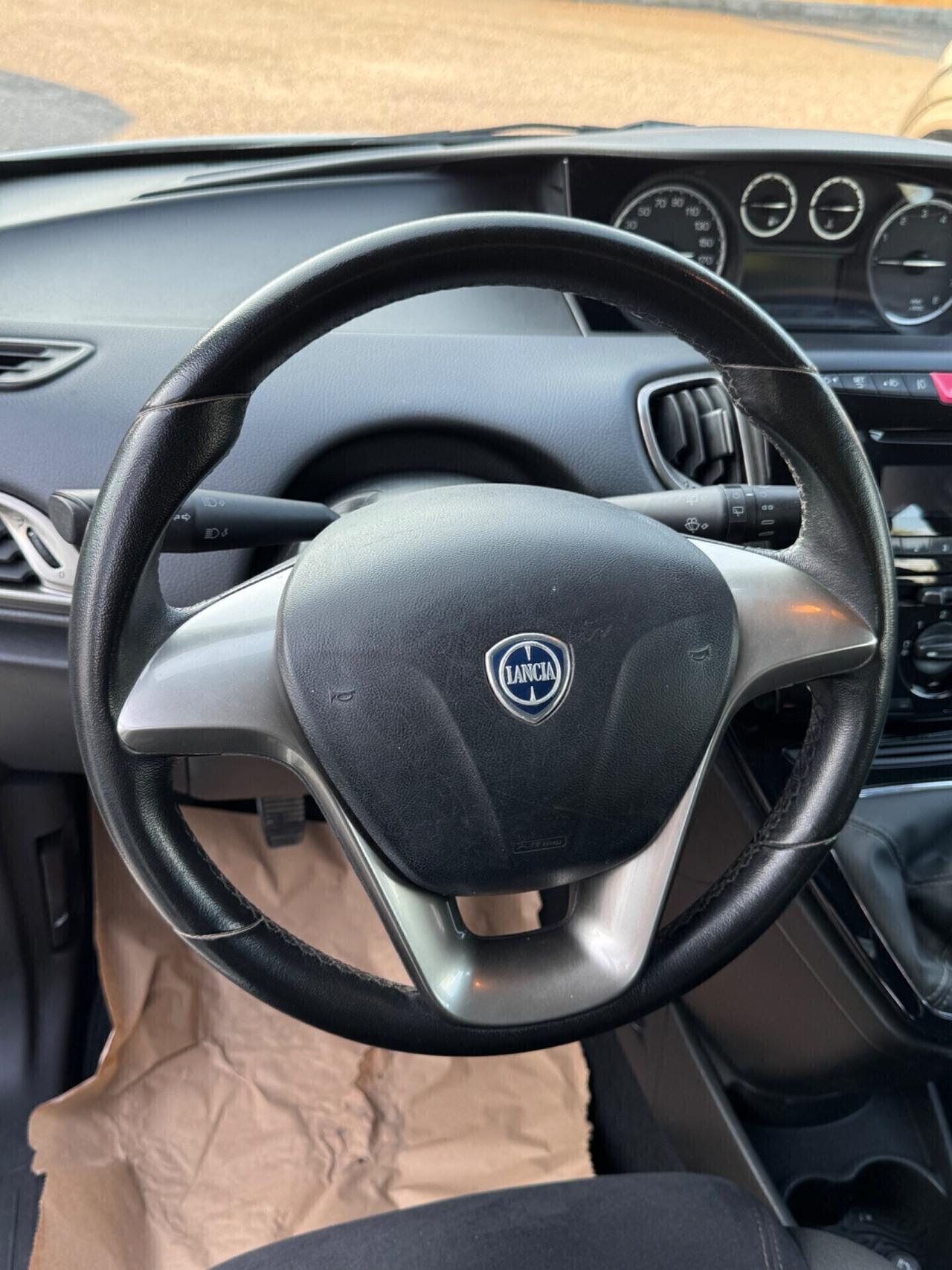 LANCIA Ypsilon 1.2 69 CV 5 porte GPL Ecochic GOLD