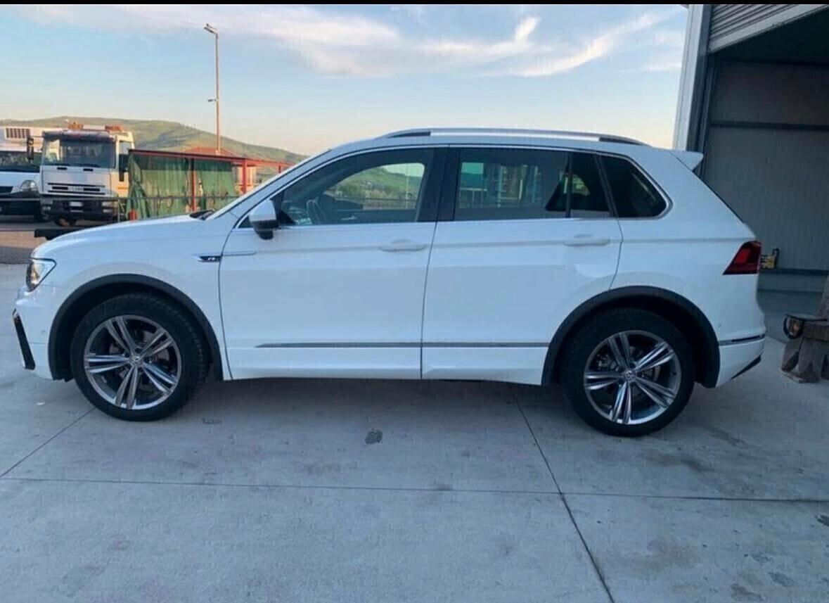 Volkswagen Tiguan 2.0 TDI SCR DSG 4MOTION Executive R-Line BMT