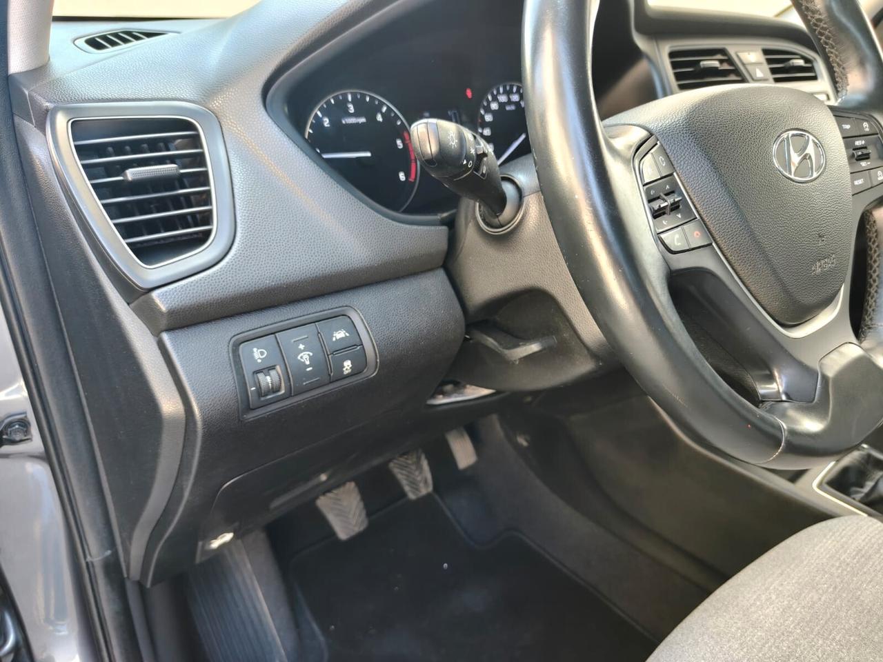 HYUNDAI I20 1.1 CRDI Comfort - 2016