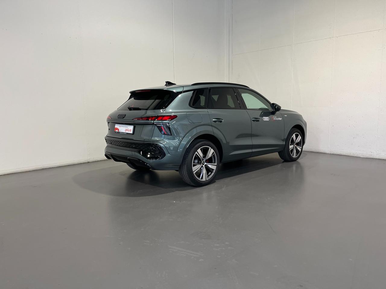 AUDI Q3 TFSI S-TRONIC S-LINE EDITION