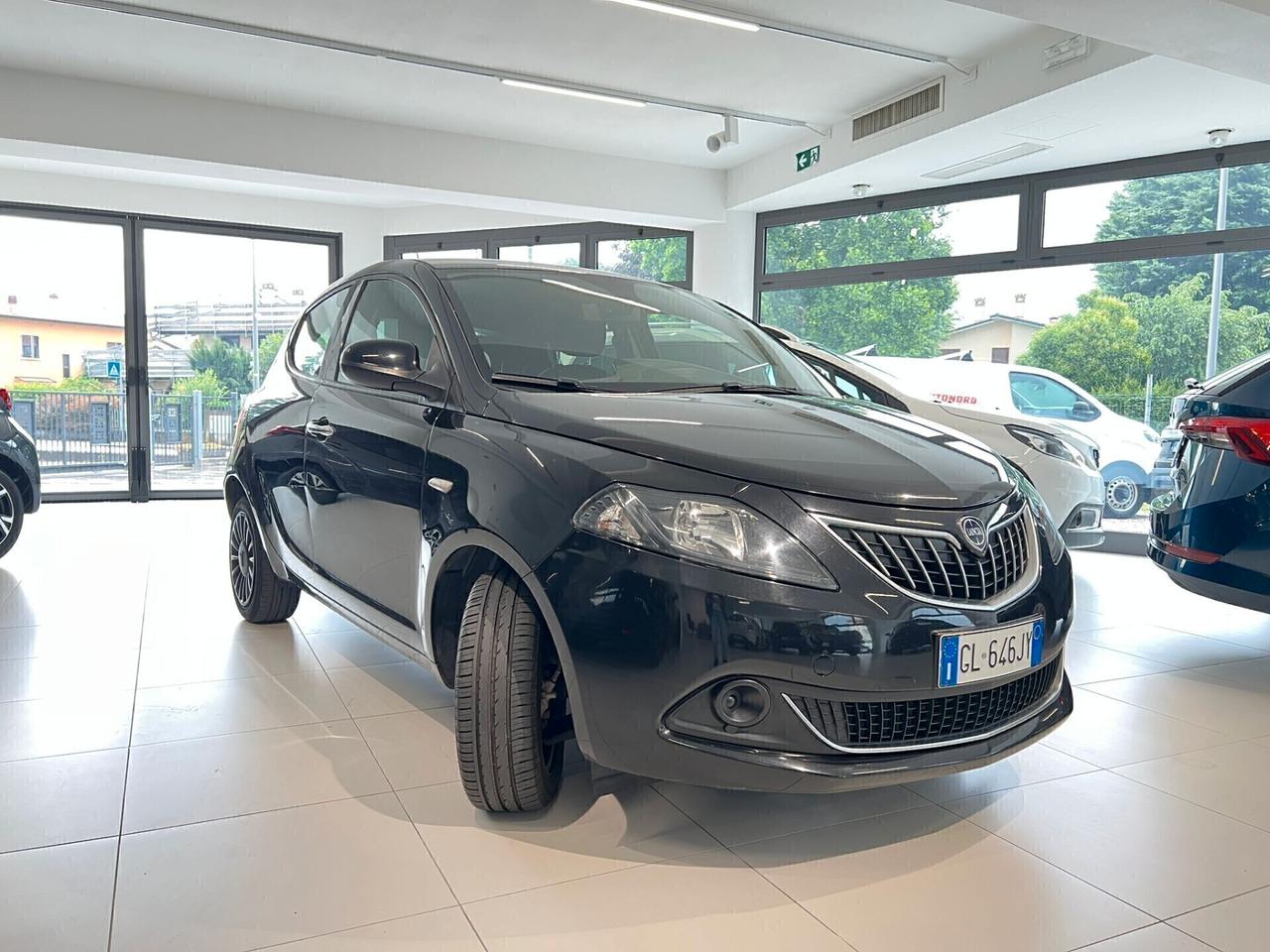 Lancia Ypsilon 1.0 FireFly 5 porte S&S Hybrid Silver