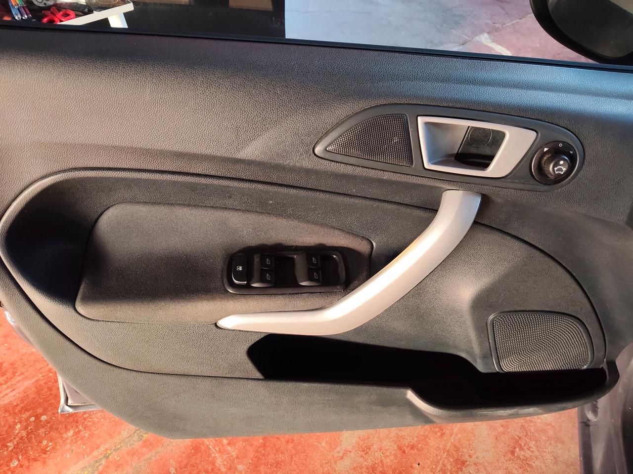 Ford Fiesta Titanium UNIPRO!!!!