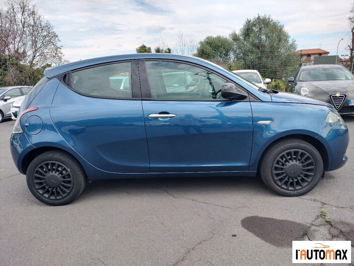 LANCIA - Ypsilon 1.0 firefly hybrid Silver s&s 70cv