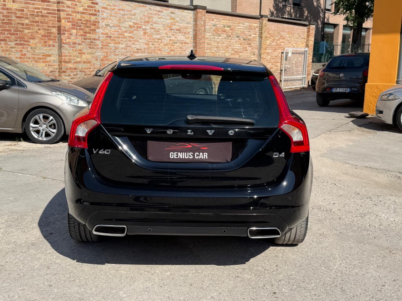 Volvo V60 D4 R-design Momentum