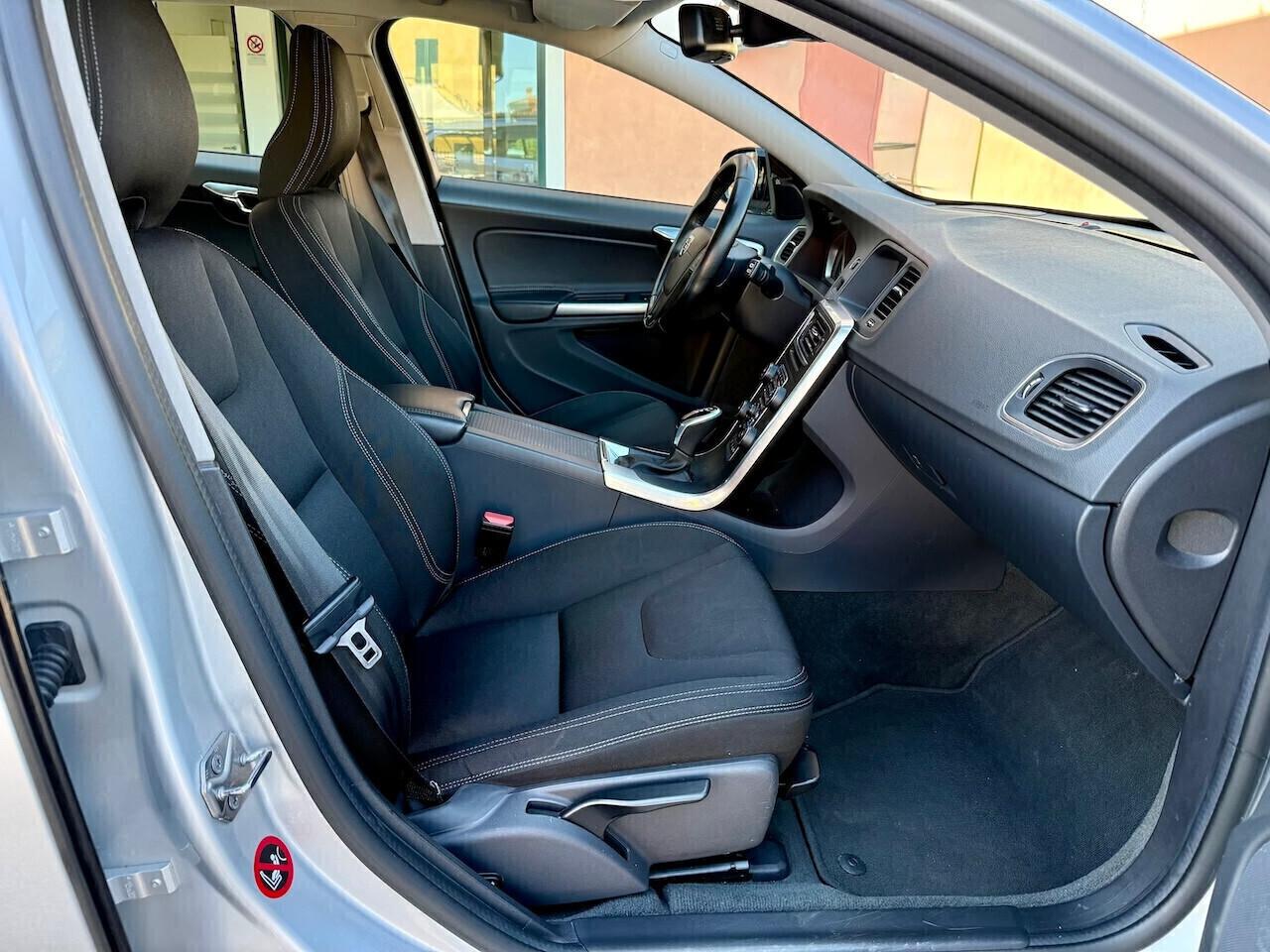 Volvo V60 Cross Country D4 Geartronic Business