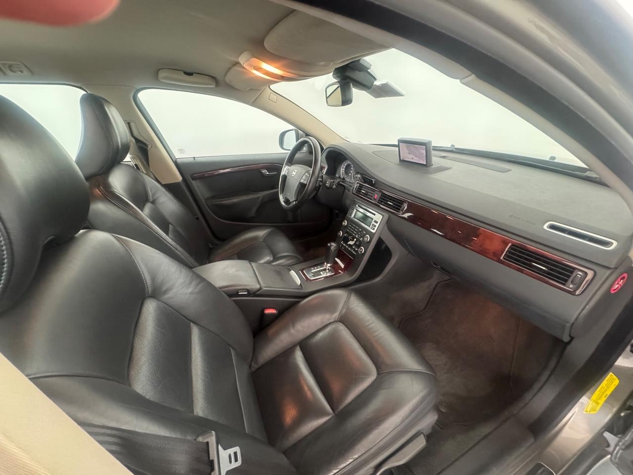 Volvo V70 2.4 D5 Summum