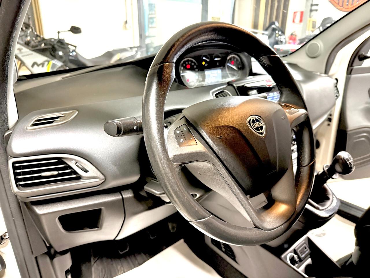 Lancia Ypsilon 1.2 69 CV 5 porte Gold