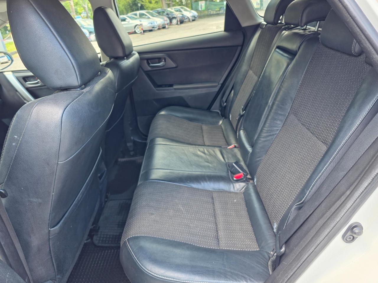Toyota Auris Touring Sports 1.8 Hybrid Active 2015-E6 Automatico NEO
