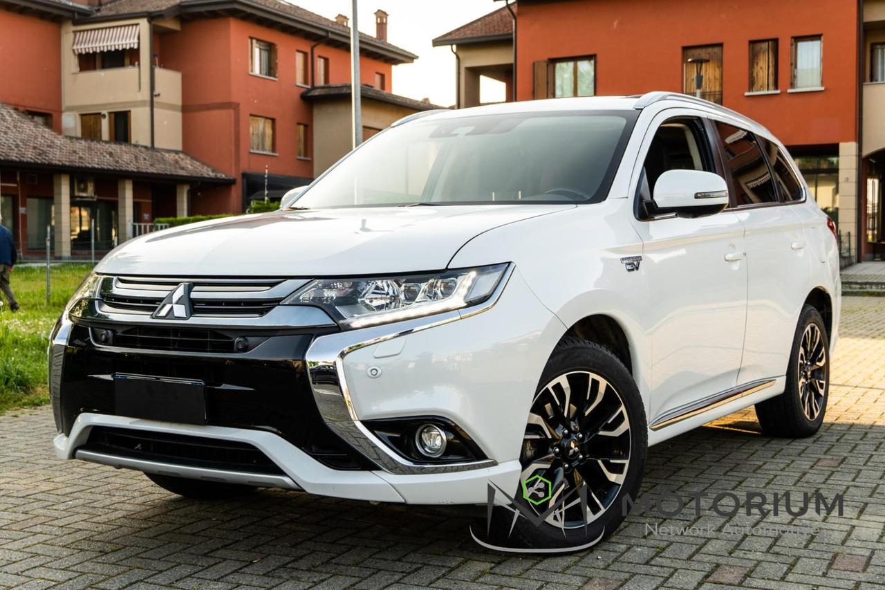 Mitsubishi Outlander 2.0 4WD PHEV Instyle 2018 - PLUG-IN HYBRID