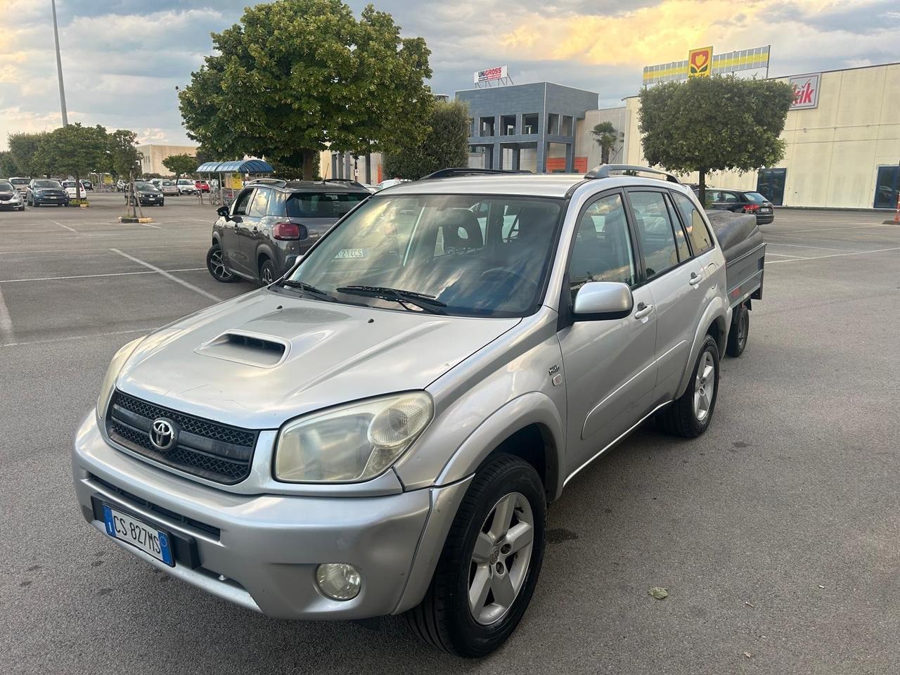 Toyota RAV4 2.0 Tdi 4D gancio carrello N1 autocarro
