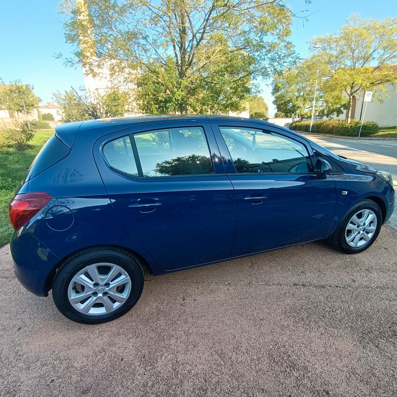 Opel Corsa 1.4 90CV GPL NEOPATENTATI 2015