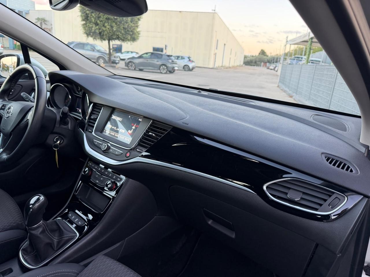 Opel Astra 1.6 CDTi 136CV Berlina nuova garanzia12m