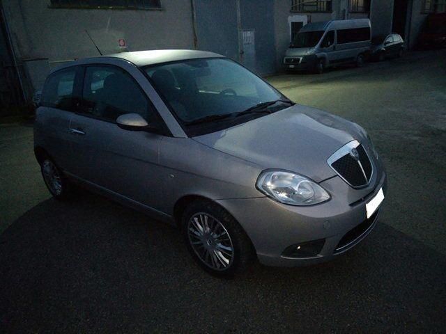 Lancia Ypsilon 1.2 8V Oro 5pti