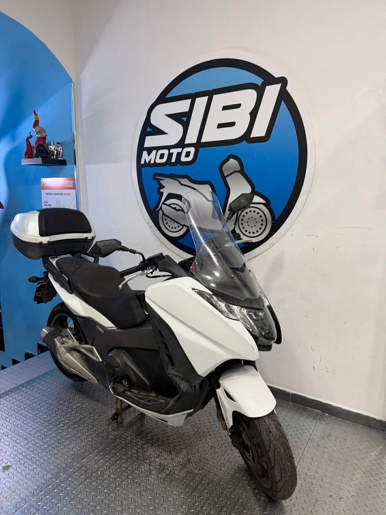 Honda Integra 750
