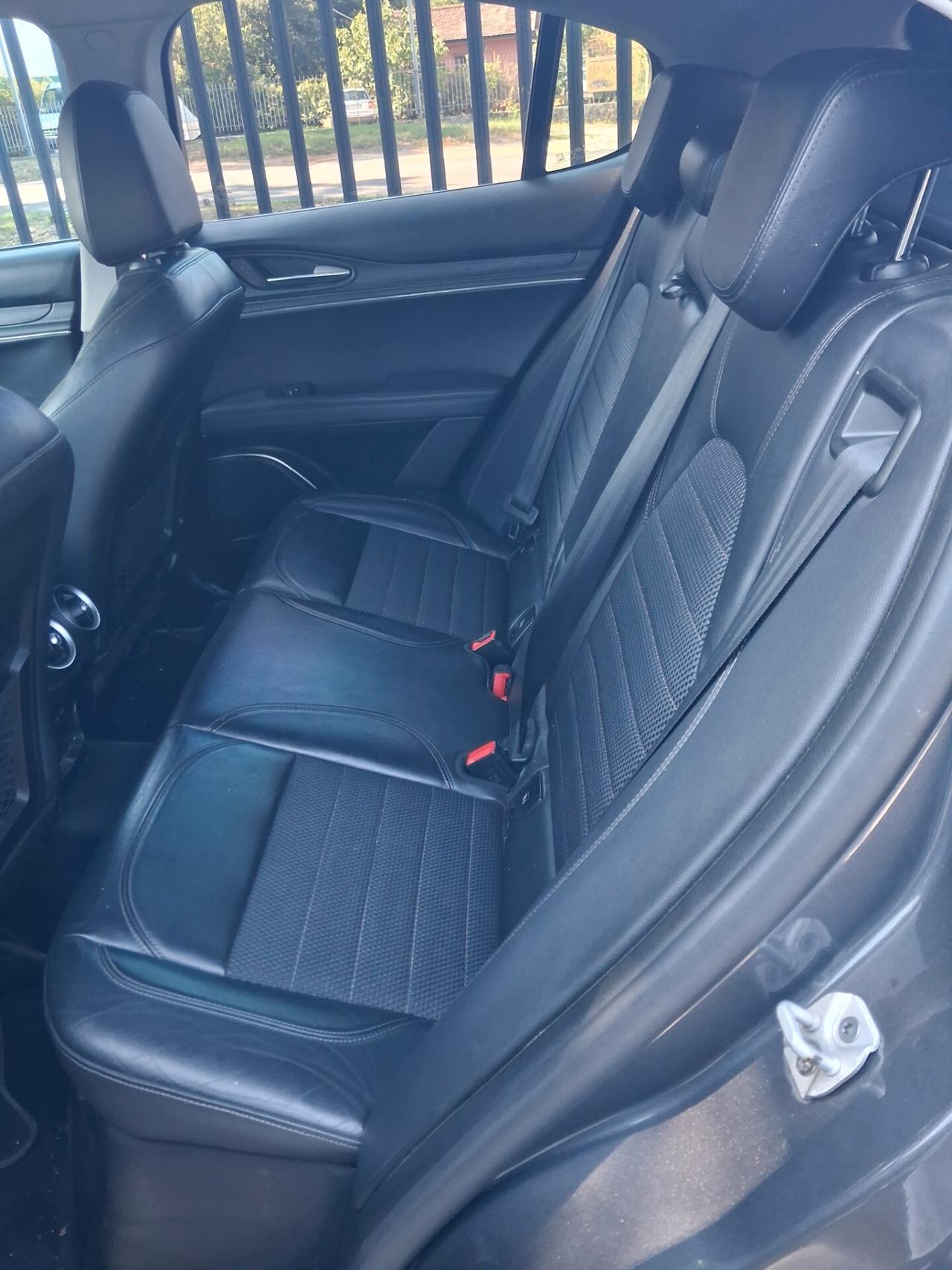 Alfa Romeo Stelvio 2.2 Turbodiesel 180 CV AT8 RWD Executive