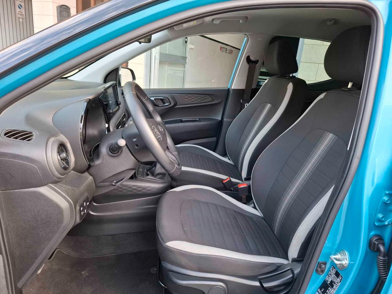 Hyundai i10 1.0 BENZINA - 2022 BICOLORE