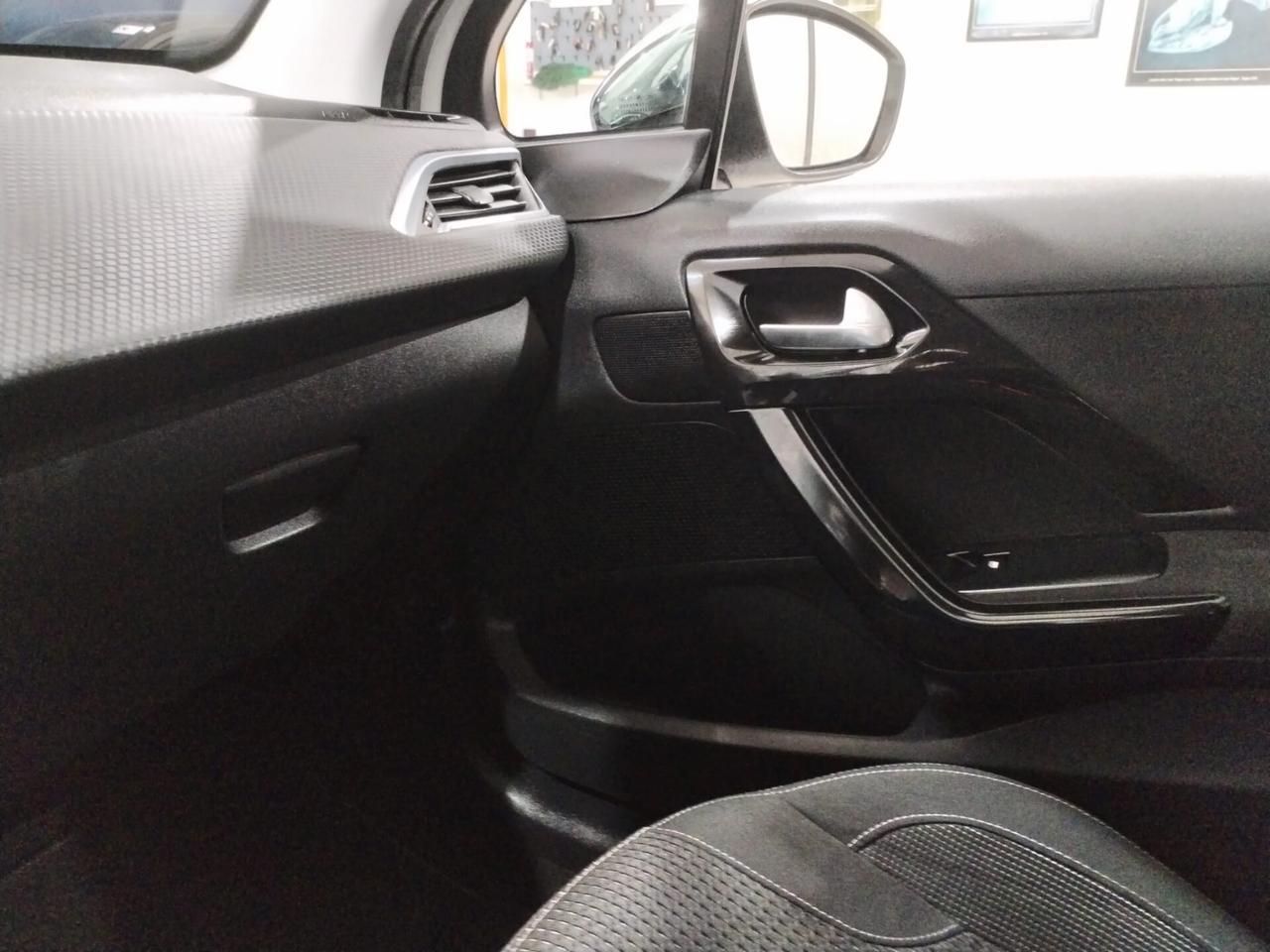 Peugeot 208 BlueHDi 100 5 porte Allure