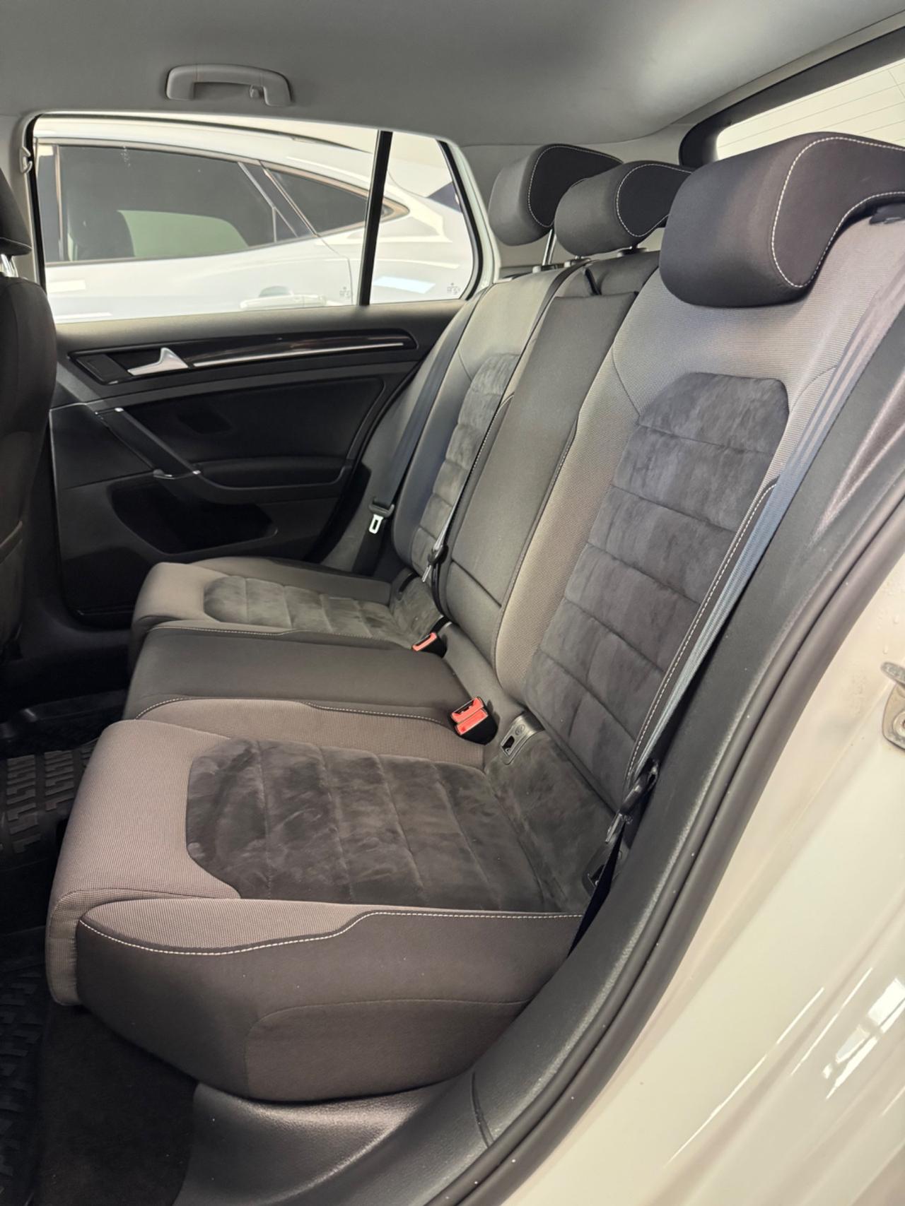 Volkswagen Golf 1.6 TDI 110 CV DSG HIGHLINE