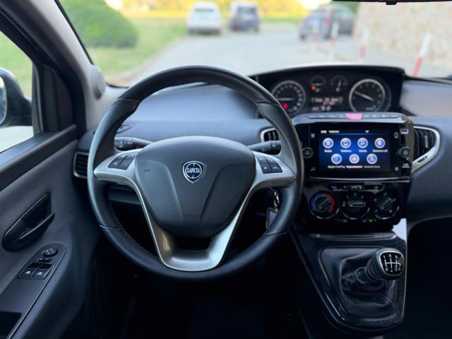 LANCIA Ypsilon HYBRID GOLD+NAVI+SENSORI+5POSTI+LED