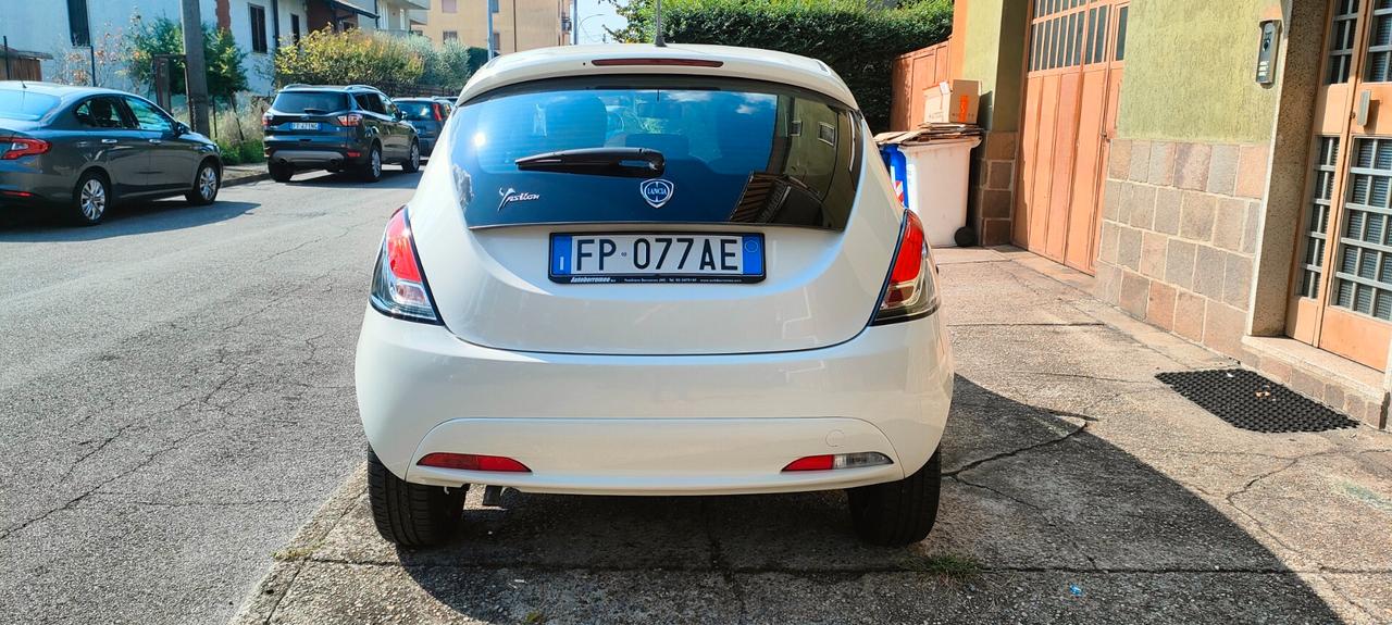Lancia Ypsilon 1.2 69 CV 5 porte Silver
