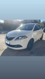 Lancia Ypsilon 1.0 FireFly 5 porte S&S Hybrid Gold