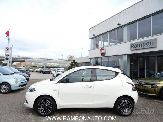 Lancia Ypsilon 1.0 FireFly 5 porte S&S Hybrid...