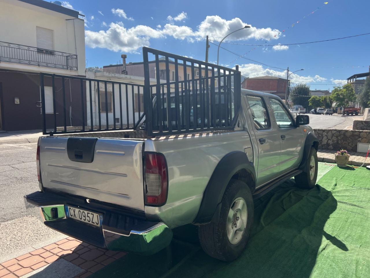 Nissan Navara 2.5 dCi 4 porte Double Cab LE