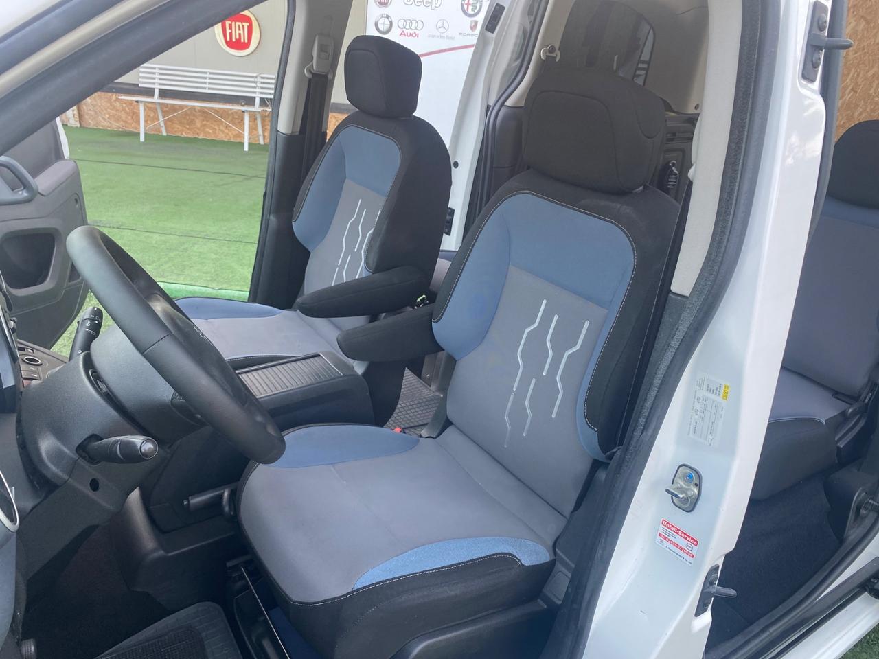 Peugeot Partner 1.6 HDI Pedana Disabili 4+1