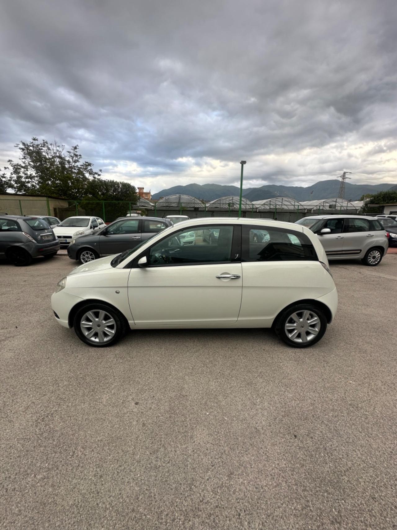 Lancia Ypsilon 1.3 MJT 75 CV Argento