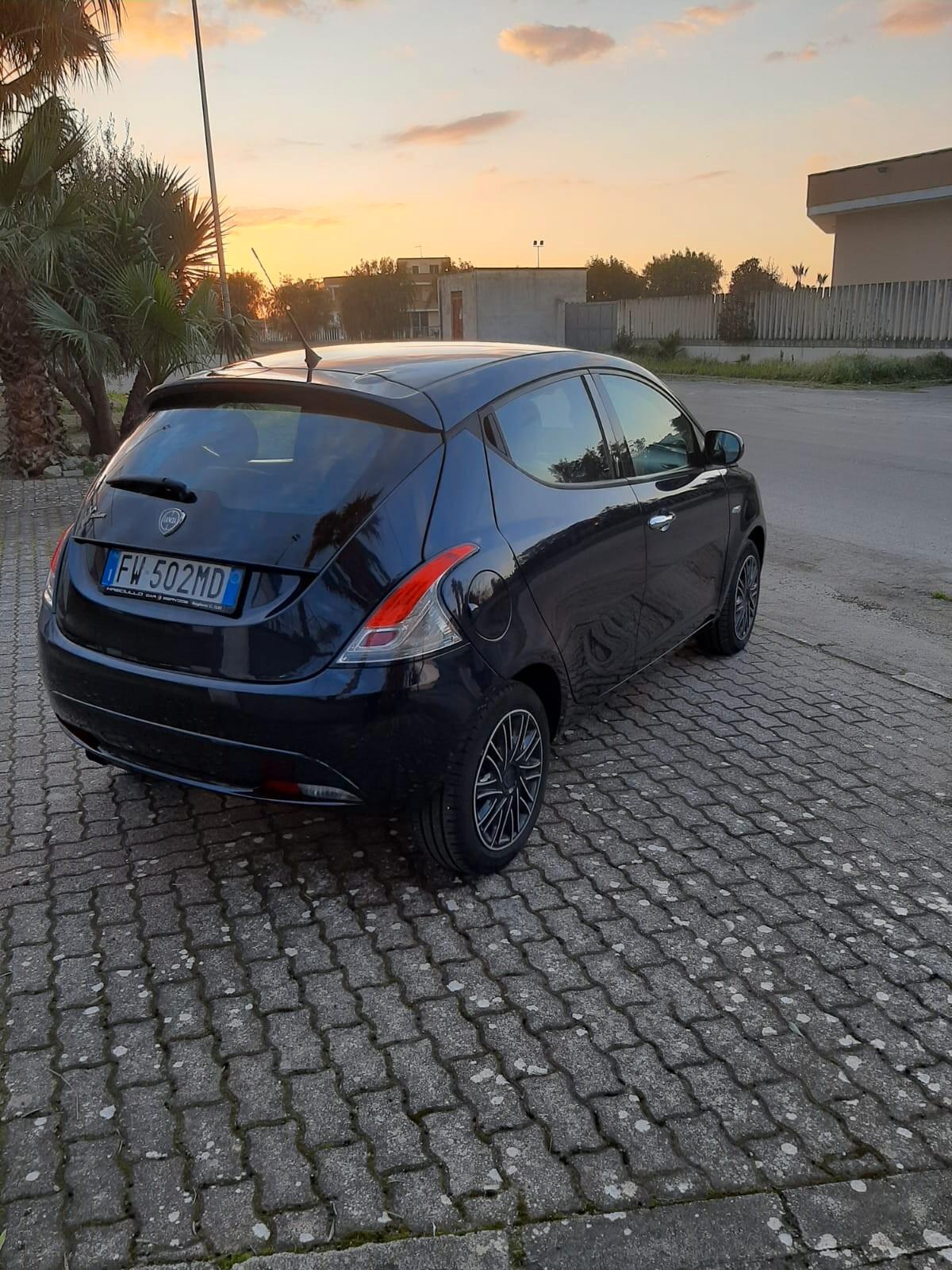 Lancia Ypsilon 1.2 69 CV 5 porte S&S Gold