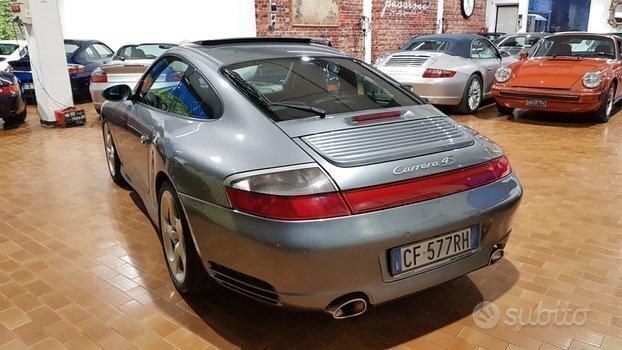 996 Porsche 911 Carrera 4S Book service italiana