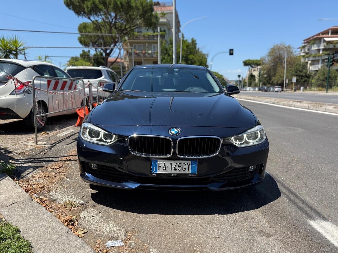 Bmw 318d Touring Business aut. Navi Professional Fari Xeno