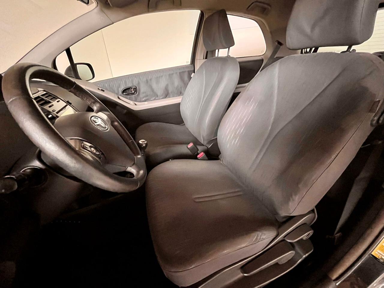 Toyota Yaris 1.3 3P sol