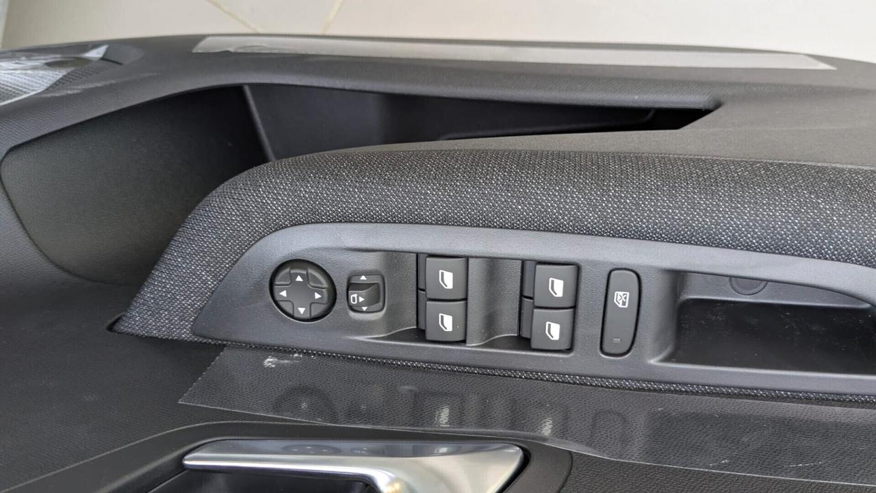 NEW Peugeot 208 EDITION NUOVO MOTORE TURBO A CATENA NO CINGHIA !!