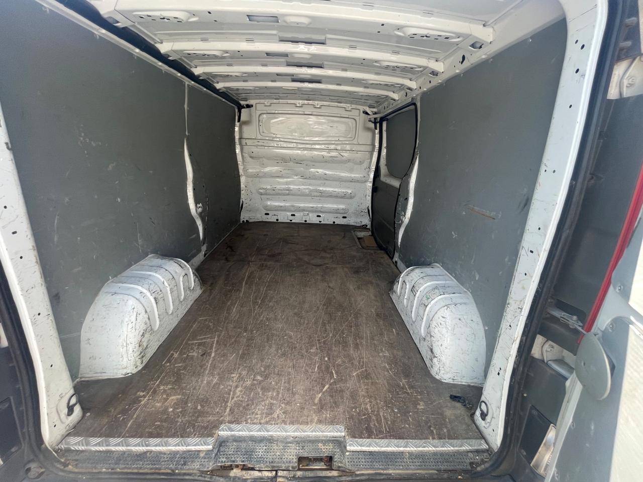 Renault Trafic 2.0 diesel, anno 2014, 220.000 km! Unico proprietario