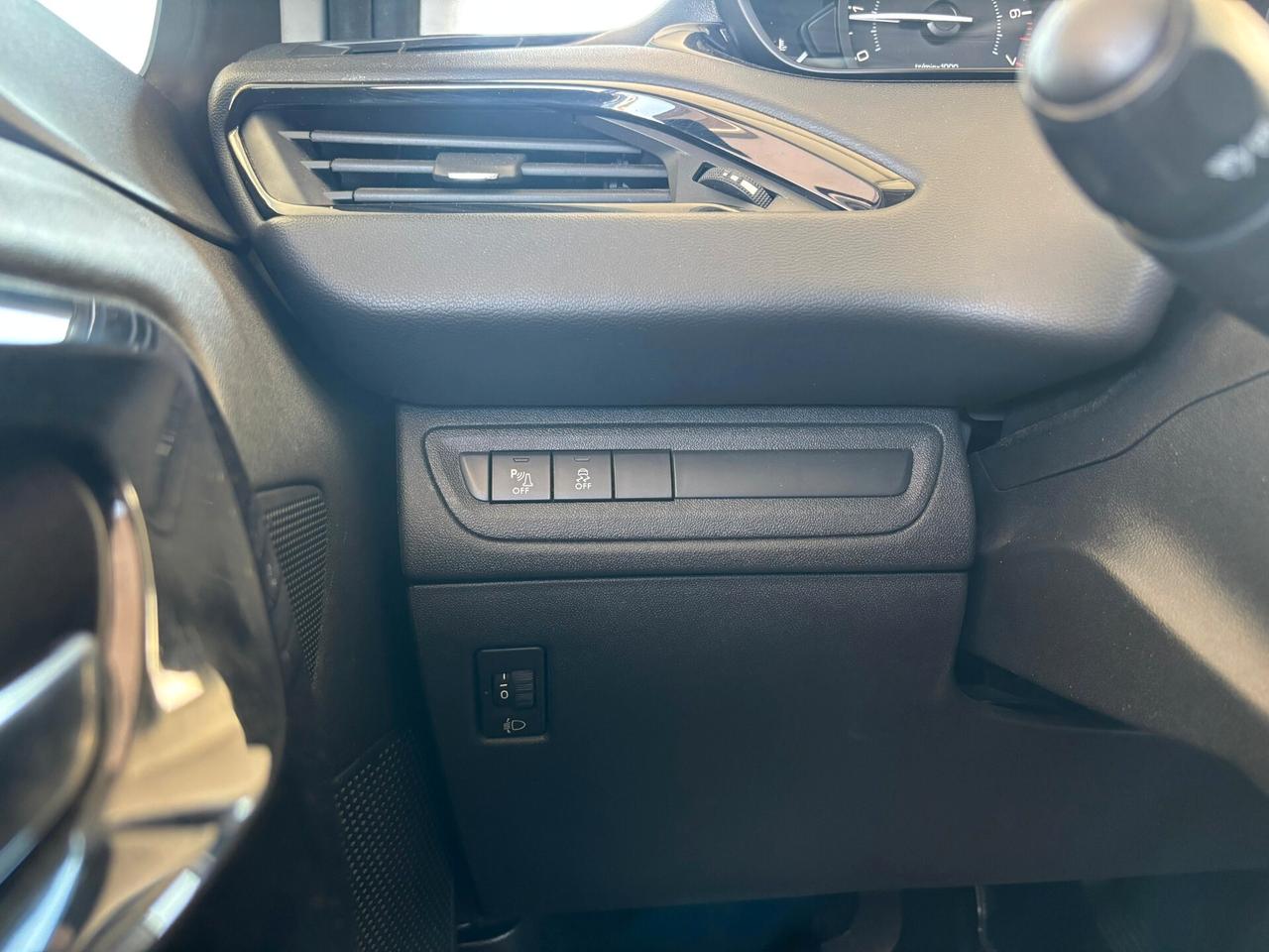 Peugeot 208 PureTech 82 5 porte Allure