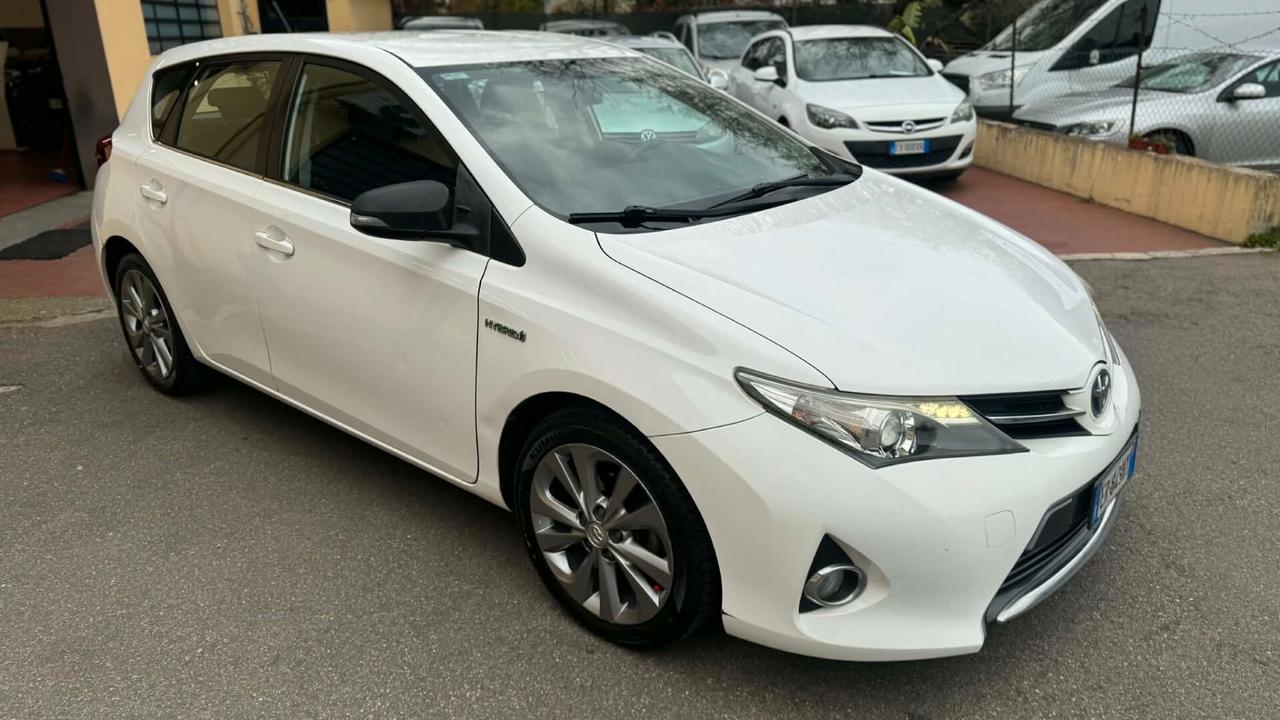 Toyota Auris Anno 2013 1.8 Hybrid Lounge