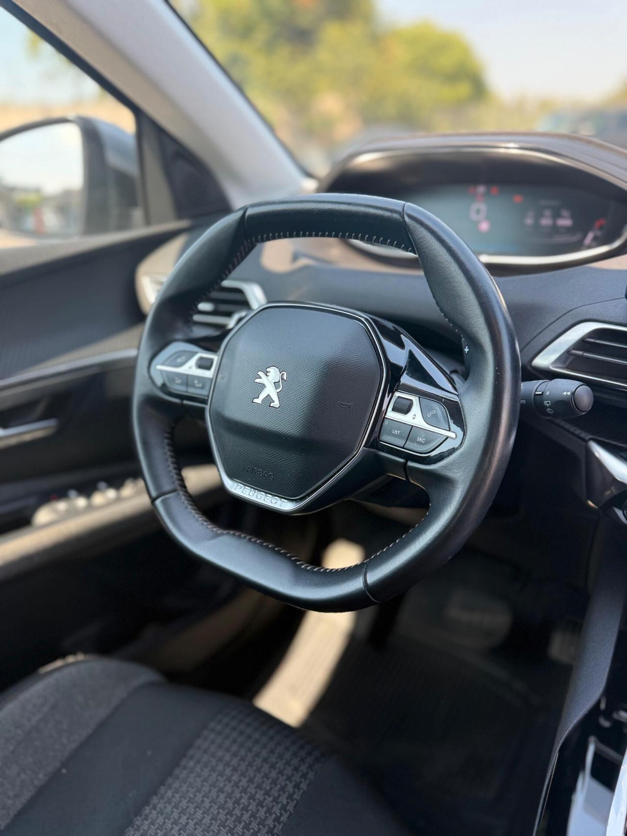 Peugeot 3008 1.5 diesel auto 2021 km certificati
