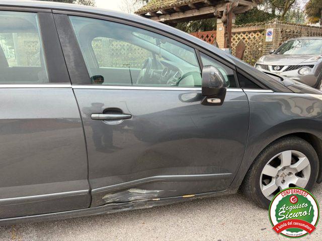 PEUGEOT 5008 1.6 e-HDi 115CV Stop&Start cambio robotizzato Allu