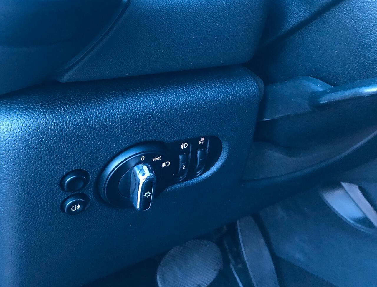 Mini Cooper D 5porte 1.5 Business auto tetto panoramico apribile