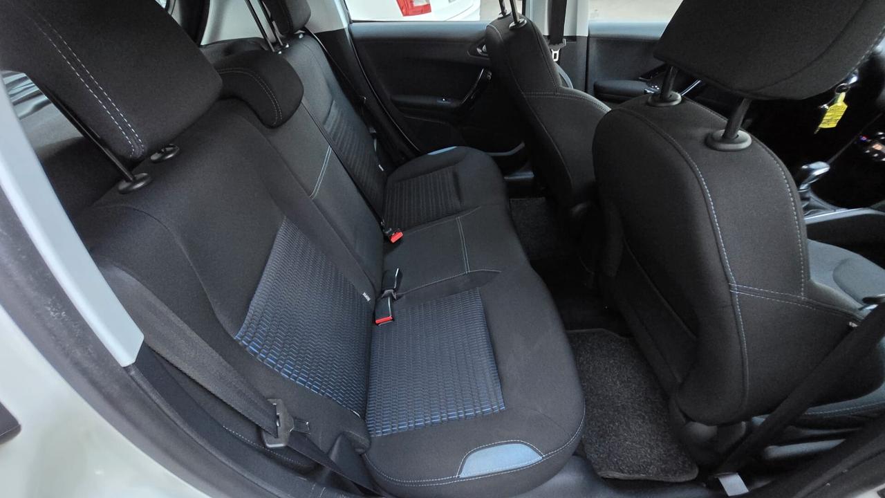 Peugeot 208 PureTech 82 5 porte Allure Neopatentati