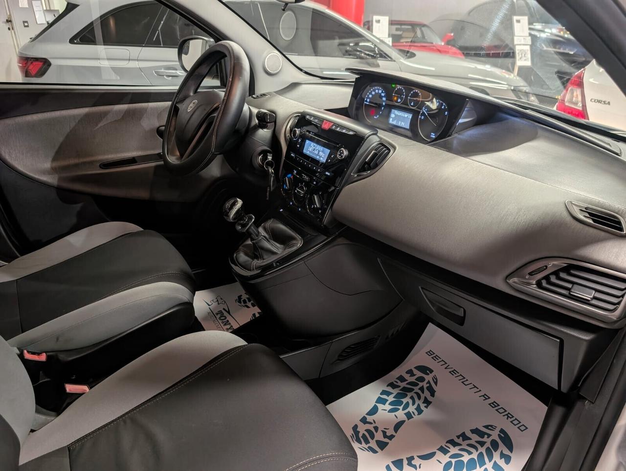 Lancia Ypsilon 0.9 TwinAir 85 CV 5 porte Metano Ecochic Silver