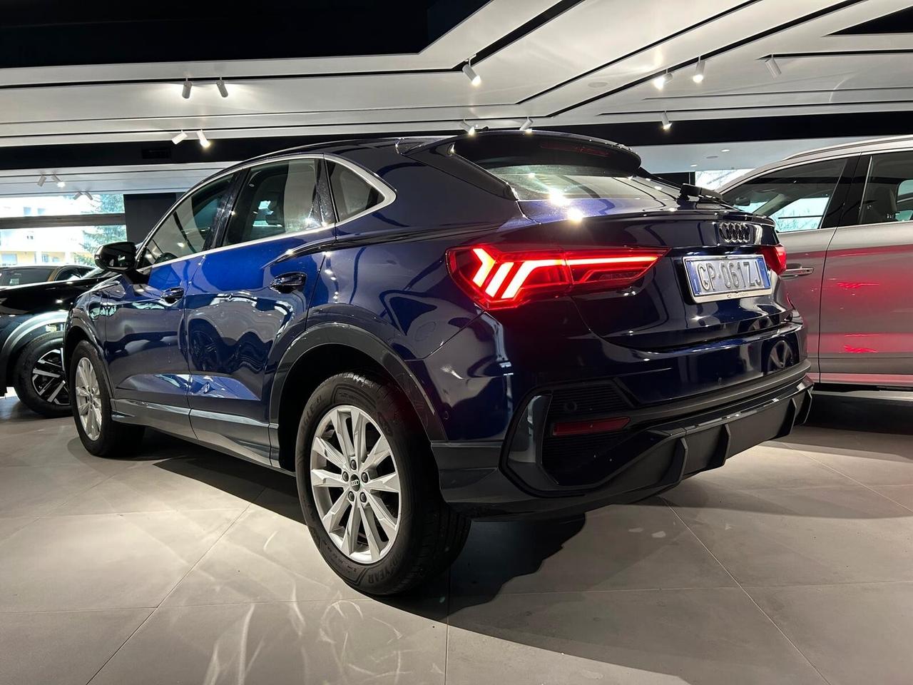 Audi Q3 45 TFSI e S tronic Business