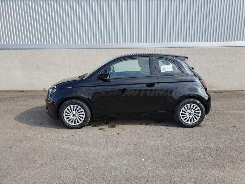 FIAT 500 Nuova 500 Hatchback My23 La Nuova 500 - 320 Berlina