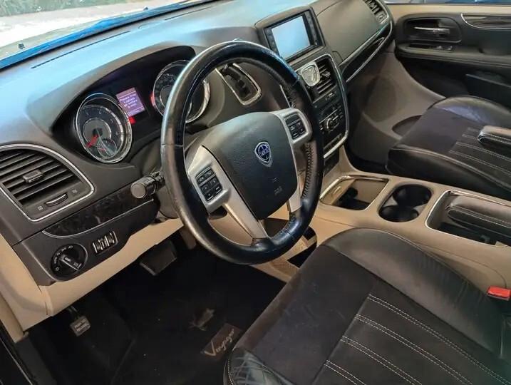 Lancia Voyager 2.8 Turbodiesel Silver 177 CV