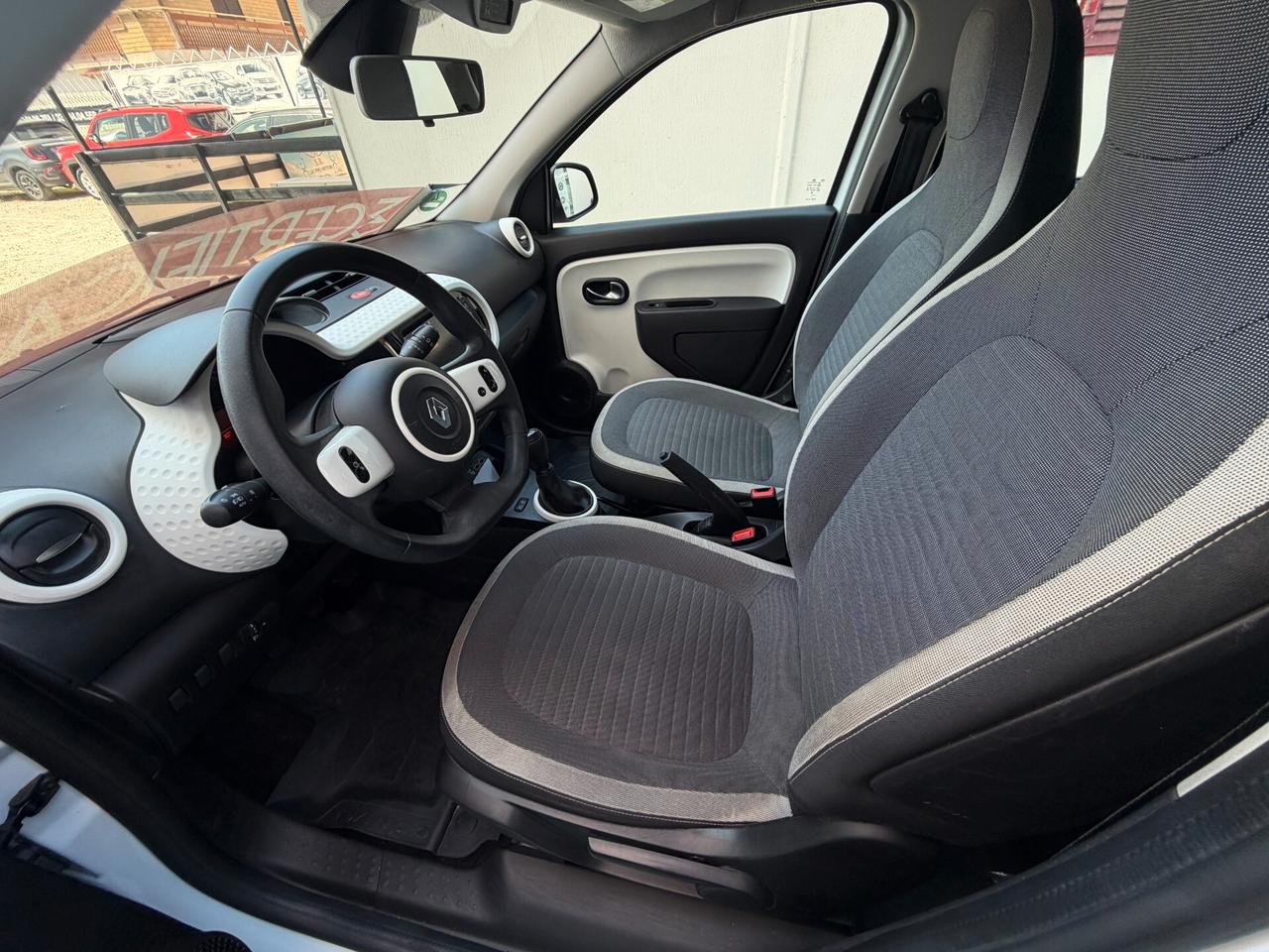 Renault Twingo 2024 1.0 65 CV FULL OPTION. LEGGI TUTTO!!!