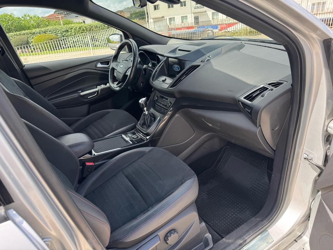 Ford Kuga 1.5 TDCI 120 CV S&S 2WD ST-Line