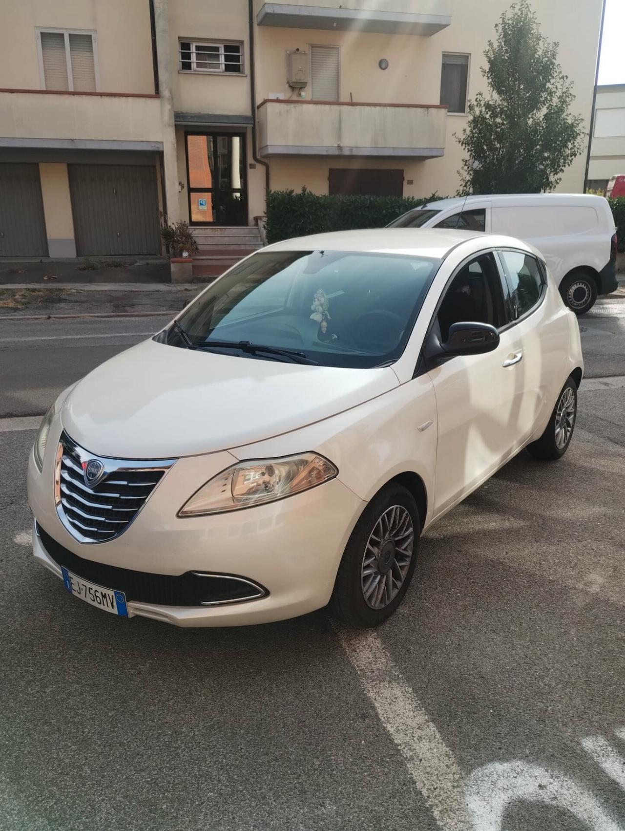 Lancia Ypsilon 1.2 69 CV 5 porte S&S Silver