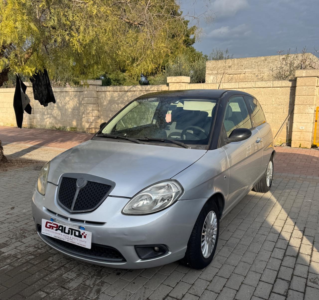 Lancia Ypsilon 1.3 MJT 75 CV NEOPATENTATI