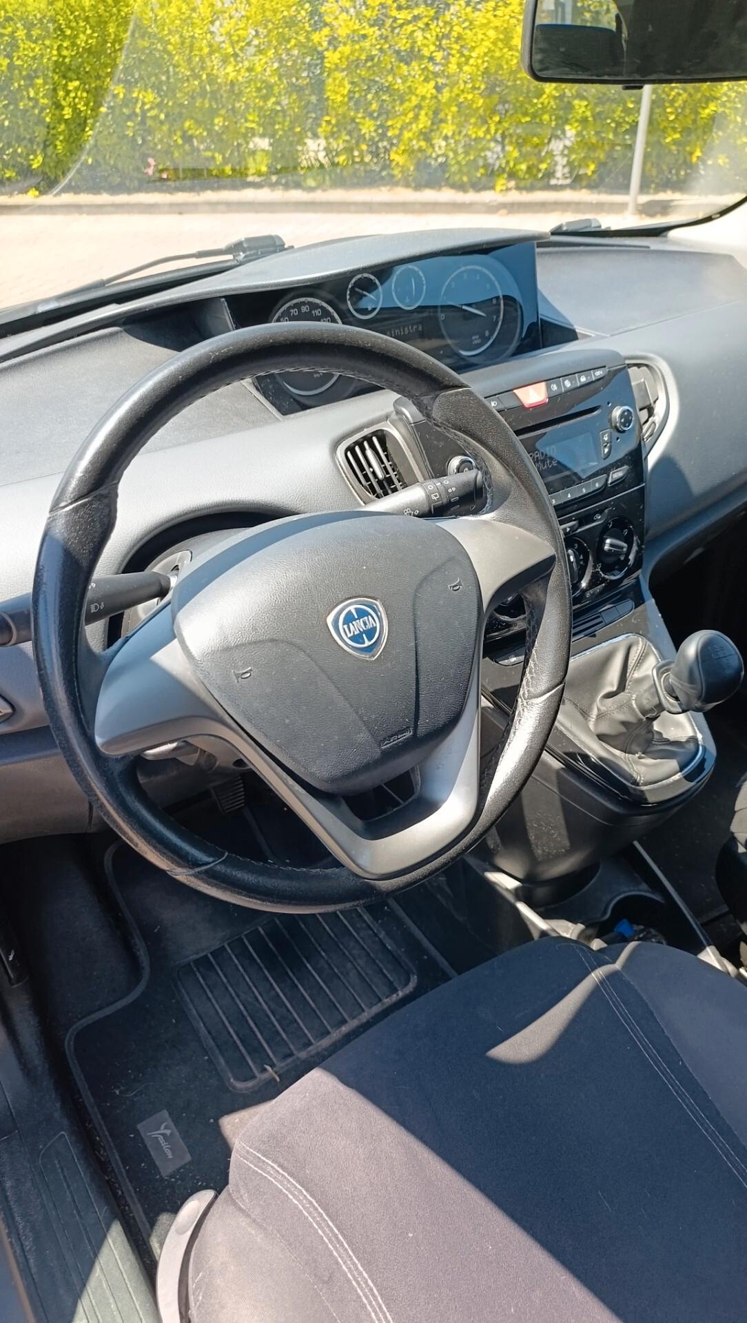 Lancia Ypsilon 1.2 69 CV 5 porte S&S Gold